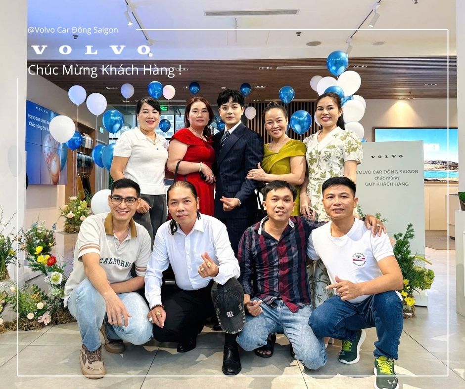 khách hàng nhận xe