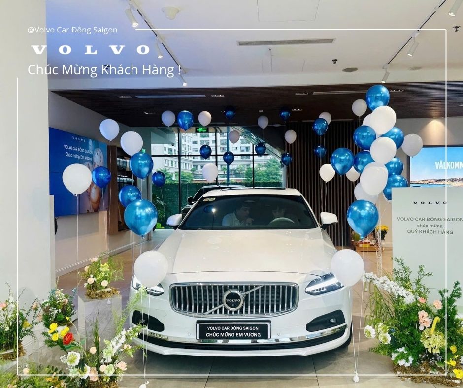 khách hàng nhận xe
